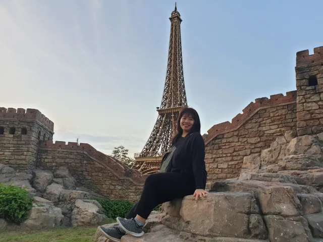 Eiffel Tower And The Great Wall | Wonder Park Da Nang: Family Fun by the Sea Eiffel Tower And The Great Wall | Wonder Park Da Nang: Family Fun by the Sea