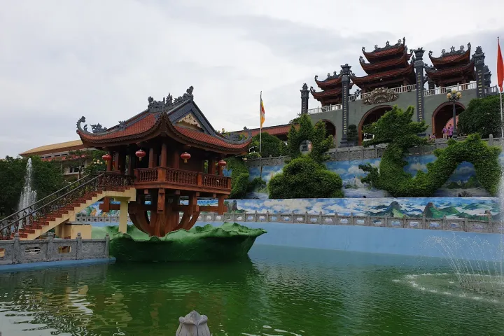  Ba Vang Pagoda Vietnam