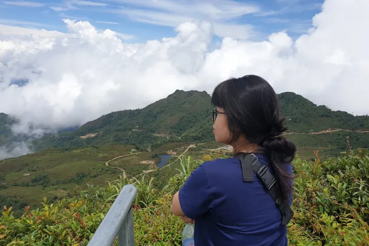  Chieu Lau Thi Peak