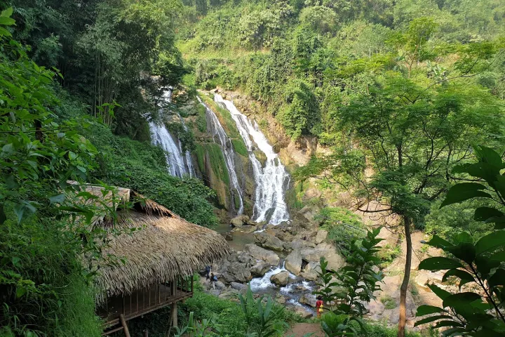 Mai Chau > Go Lao Waterfall > Go Lao Waterfall Tour Mai Chau | Go Lao Waterfall | Go Lao Waterfall Tour