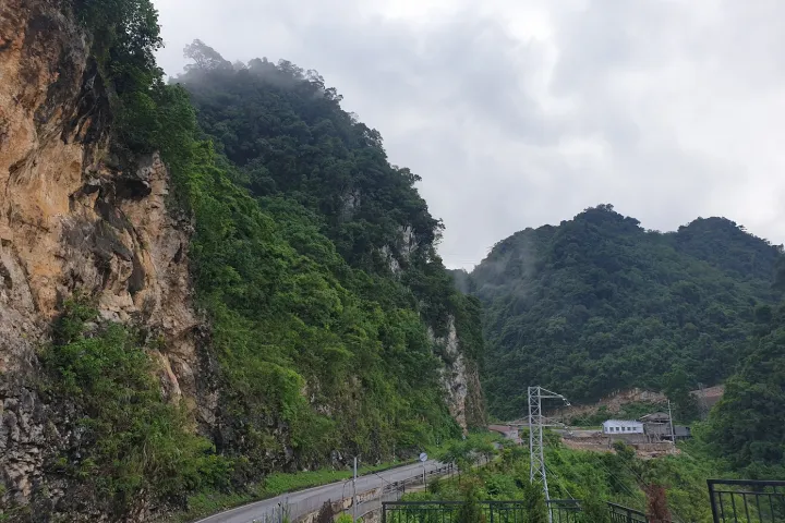 Mai Chau | Thung Khe Pass | Road Is Wide And Safe